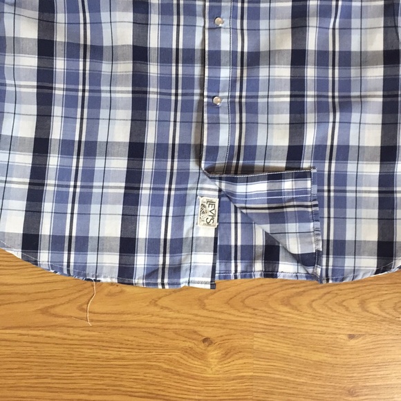 Levi’s Blue Plaid Short Sleeve Button Down Small - Picture 3 of 6